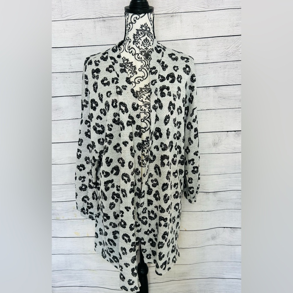 Millibon USA Women’s Grey Animal Print Open Front Long Sleeve Cardigan Size S